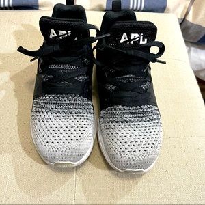 APL Ascend running Shoe